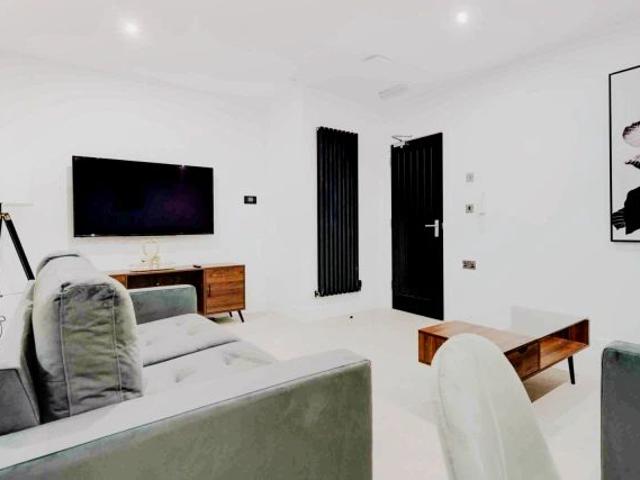 6 Beds 6 Baths