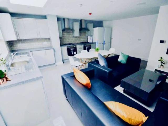 6 Beds 6 Baths