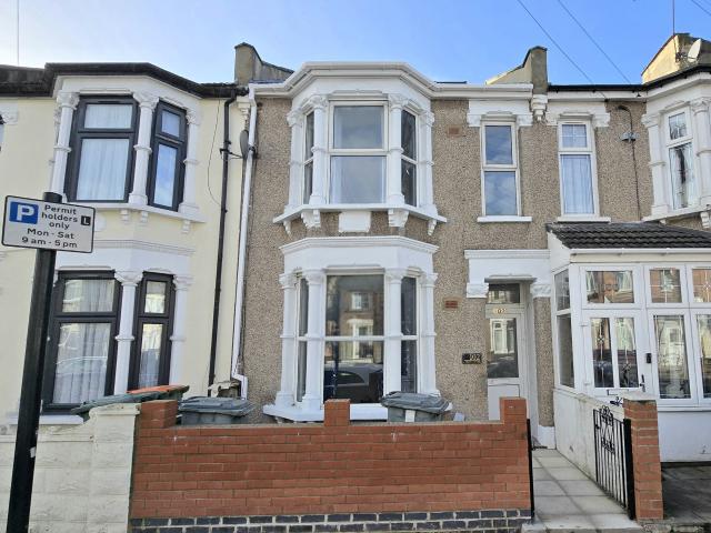 6 beds House For Rent