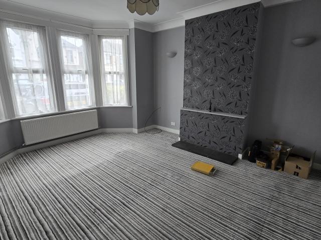 6 beds House For Rent