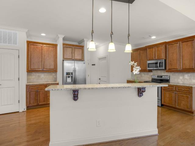 6 Belle Oaks Drive