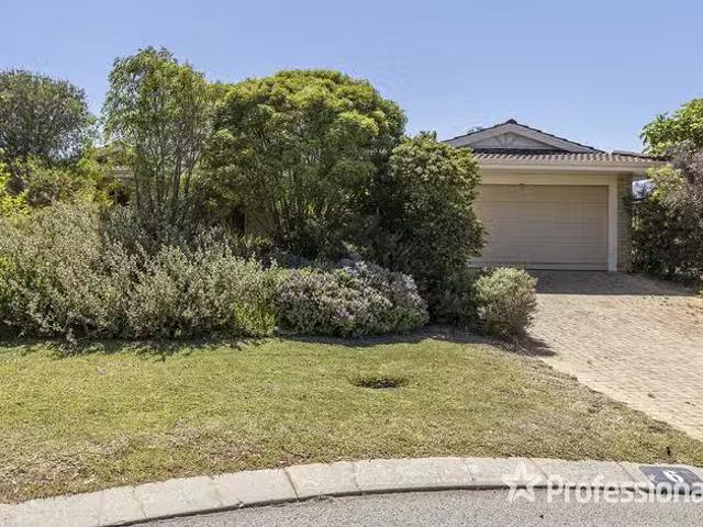 6 Benoa Court, Merriwa, WA 6030