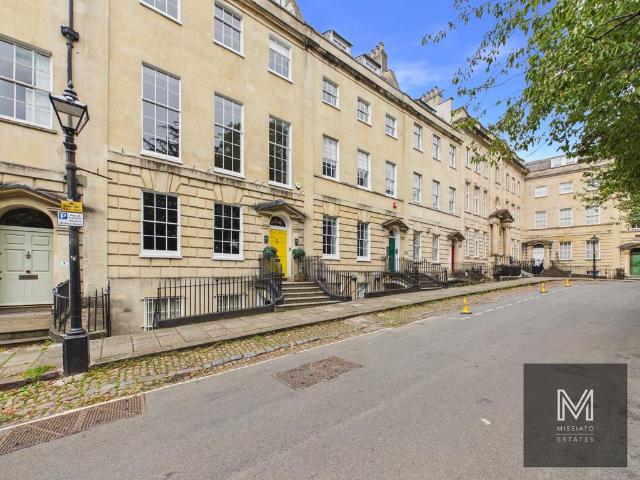 6 Berkeley Square, Bristol BS8 2 bed apartment to rent £2,000 pcm £462 pw
