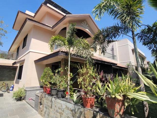 6 BHK Villa in Thaltej for resale Ahmedabad. The reference number is 21055905