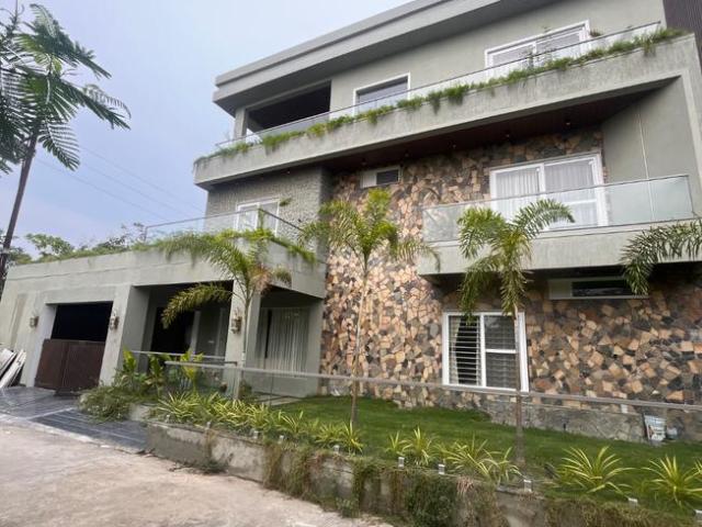 6 BHK Villa in County Walk Township for resale Indore. The reference number is 20607468