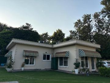 6 BHK Villa in DLF Farms for rent New Delhi. The reference number is 18417389