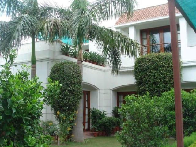 6 BHK Villa in DLF Phase 1 for resale Gurgaon. The reference number is 19877872