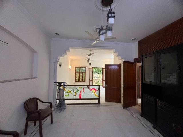 6 BHK Villa in DLF Phase 4 for rent Gurgaon. The reference number is 21311485