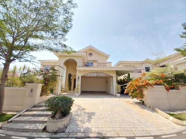 6 BHK Villa in Gandipet for resale Hyderabad. The reference number is 20728298