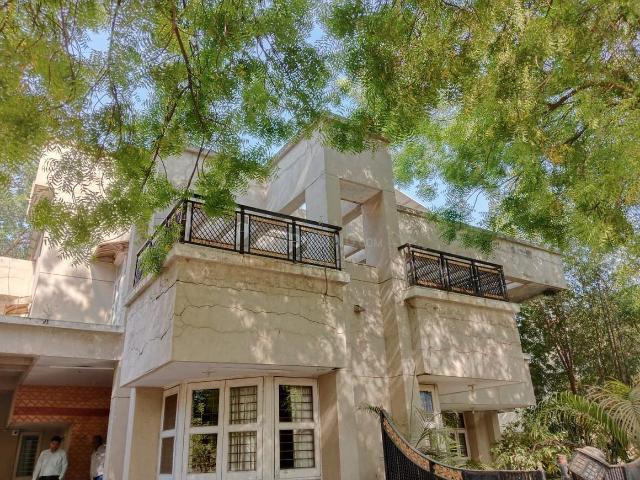 6 BHK Villa in Gurukul for resale Ahmedabad. The reference number is 20797035