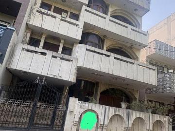 6 BHK Villa in Paschim Vihar for resale New Delhi. The reference number is 20560699