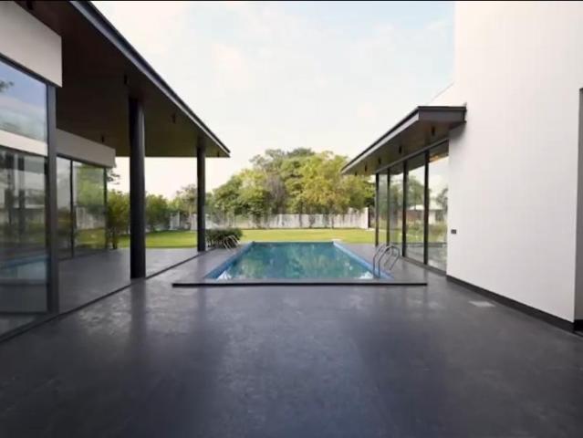 6 BHK Villa in Satbari for resale New Delhi. The reference number is 16094715