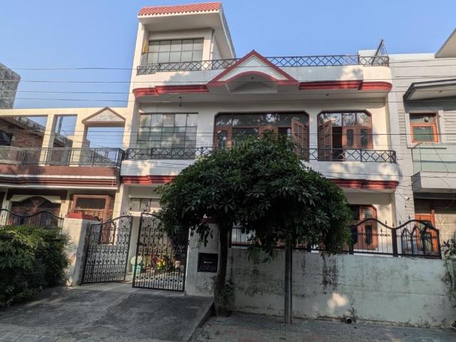6 BHK Villa in Sector 10 for rent Chandigarh. The reference number is 21023406