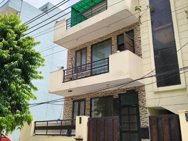 6 BHK Villa in Sector 52 for resale Gurgaon. The reference number is 20453616