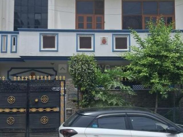 6 BHK Villa in Sector 53 for resale Noida. The reference number is 21350493