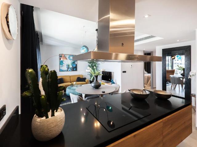 6 BHK Apartment in Khar West for resale Mumbai. The reference number is 19413407