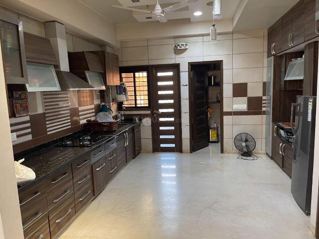 6 BHK Apartment in Nava Naroda for resale Ahmedabad. The reference number is 20858430