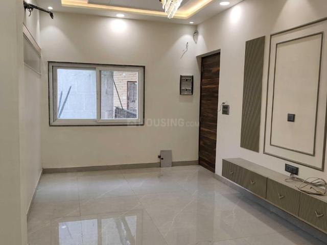6 BHK Apartment in Sector 9 Rohini for resale New Delhi. The reference number is 20443245
