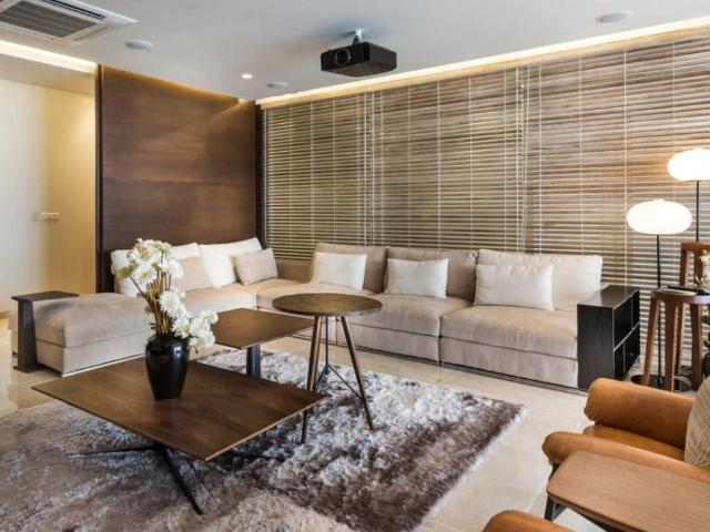 6 BHK Apartment in Vile Parle East for resale Mumbai. The reference number is 19513777