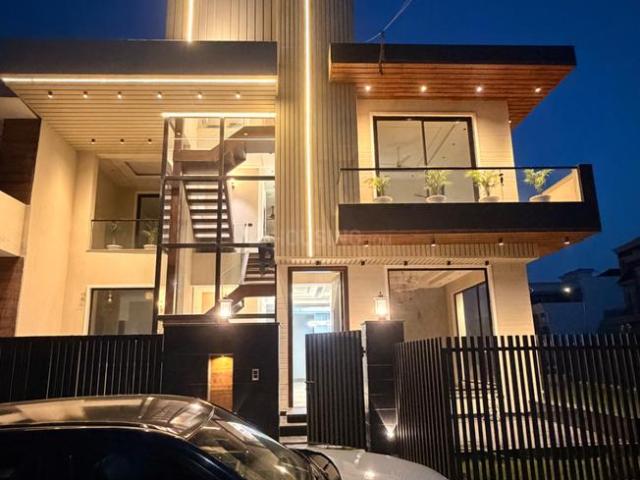 6 BHK Duplex in Sector 89 for resale Mohali. The reference number is 19910100