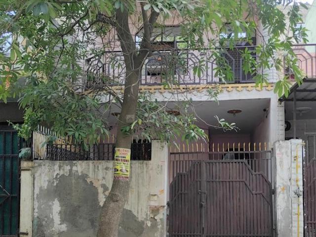 6 BHK Duplex in Shalimar Garden for resale Ghaziabad. The reference number is 20034324