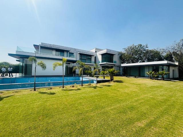 6 BHK Farm House in DLF Farms for resale New Delhi. The reference number is 20430405