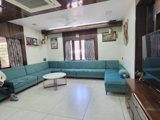 6 BHK Independent House in Thaltej for resale Ahmedabad. The reference number is 21119751