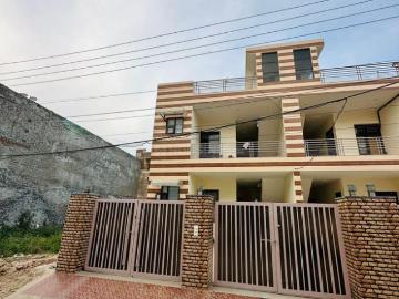 6 BHK Independent House in Utrathiya for resale Zirakpur. The reference number is 19689323