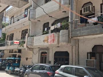 6 BHK Independent House in Uttam Nagar for resale New Delhi. The reference number is 20530874