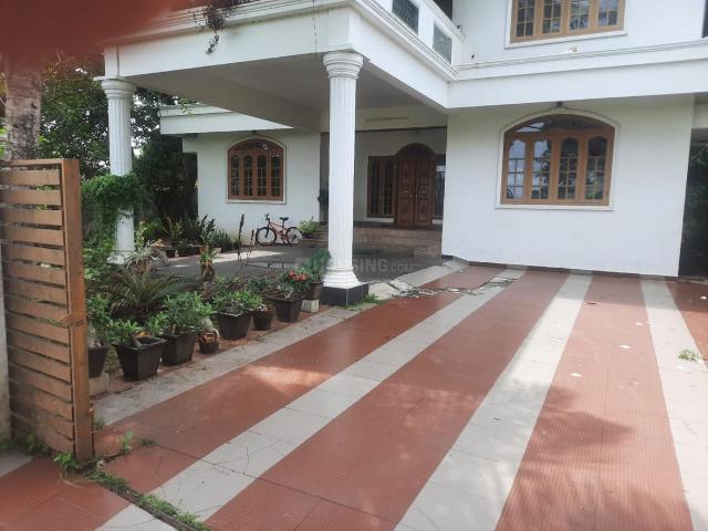 6 BHK Independent House in Vaduthala for resale Kochi. The reference number is 20298722