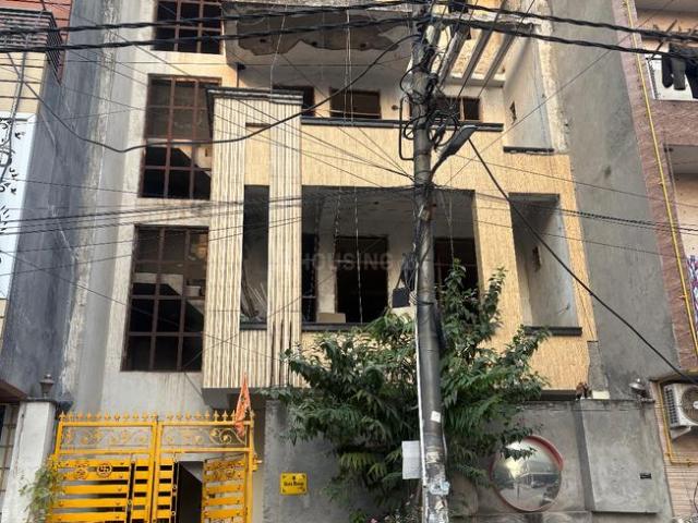 6 BHK Independent House in Vasundhara for resale Ghaziabad. The reference number is 21304704
