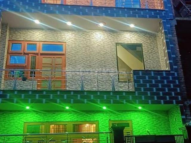 6 BHK Independent House in Alpha I for resale Greater Noida. The reference number is 19772181
