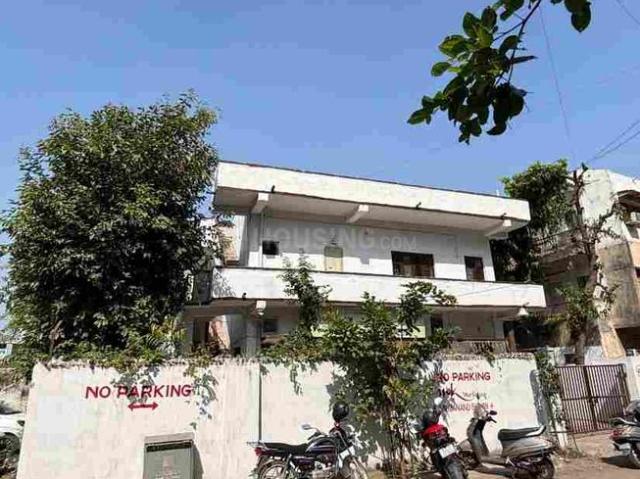 6 BHK Independent House in Ambawadi for resale Ahmedabad. The reference number is 20105094