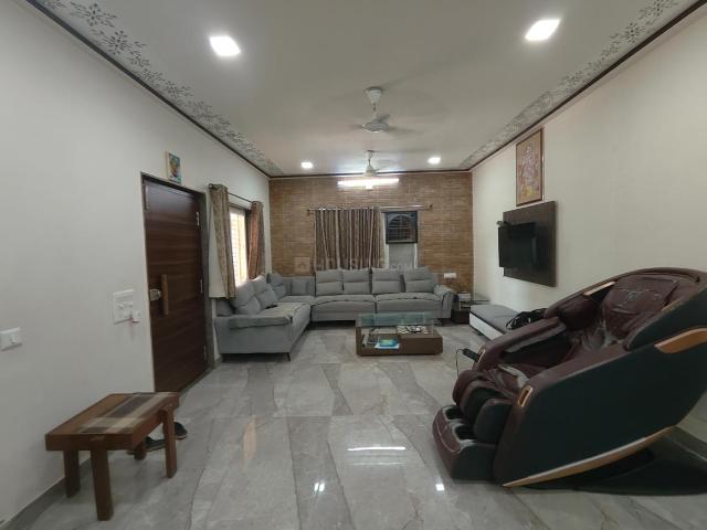 6 BHK Independent House in Ambli for resale Ahmedabad. The reference number is 21370638