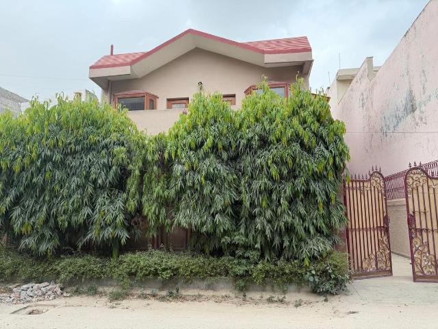 6 BHK Independent House in Chhattarpur for resale New Delhi. The reference number is 21111231
