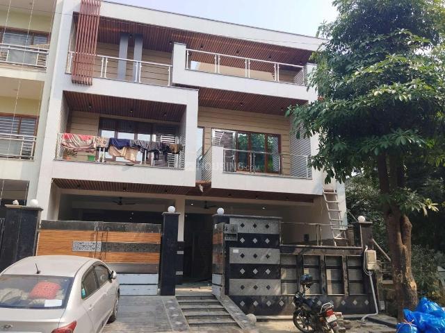 6 BHK Independent House in Delta I for resale Greater Noida. The reference number is 20229666