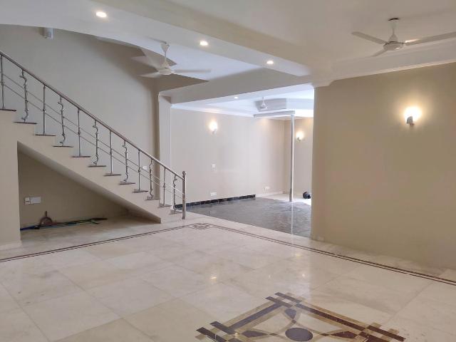 6 BHK Independent House in DLF Phase 4 for rent Gurgaon. The reference number is 20718606