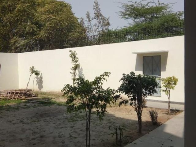 6 BHK Independent House in Green Park for resale New Delhi. The reference number is 21154521
