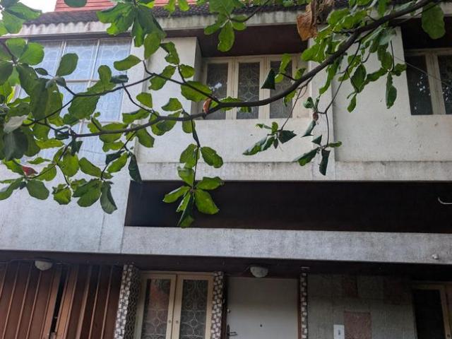6 BHK Independent House in Indira Nagar for resale Bengaluru. The reference number is 19987219