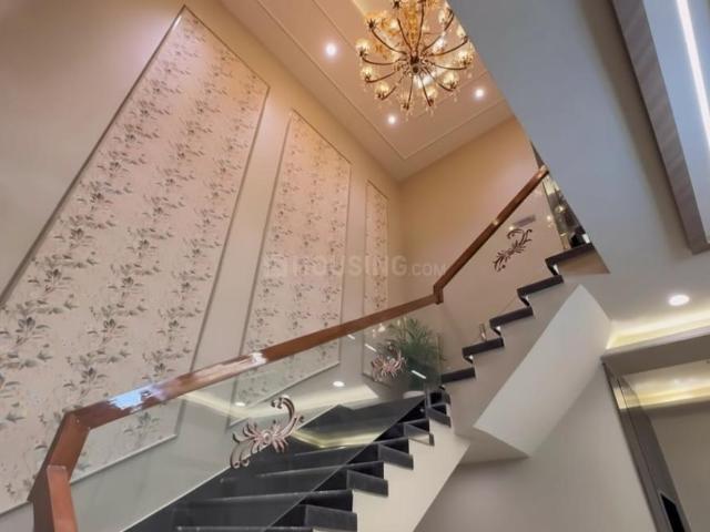 6 BHK Independent House in Indira Nagar for resale Lucknow. The reference number is 18906575