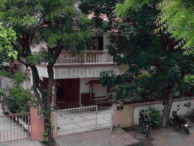 6 BHK Independent House in Jodhpur for resale Ahmedabad. The reference number is 20735211