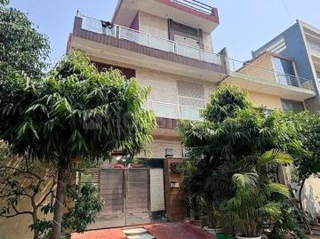 6 BHK Independent House in Judge Society for resale Greater Noida. The reference number is 20156695