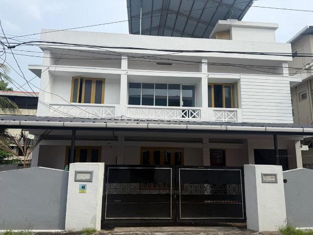 6 BHK Independent House in Kadavanthra for resale Kochi. The reference number is 20173477