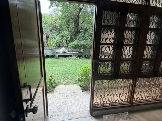 6 BHK Independent House in Kalkaji for rent New Delhi. The reference number is 20974381