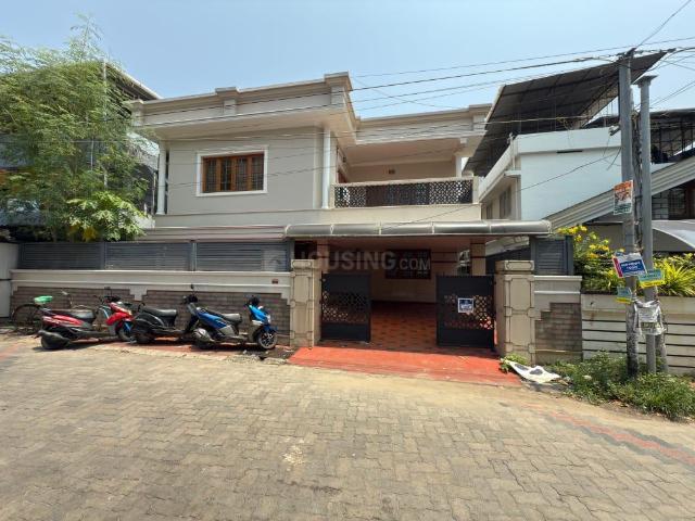 6 BHK Independent House in Kaloor for rent Kochi. The reference number is 20401027