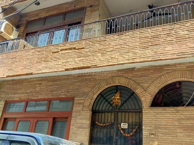 6 BHK Independent House in Krishna Nagar for resale New Delhi. The reference number is 17574424