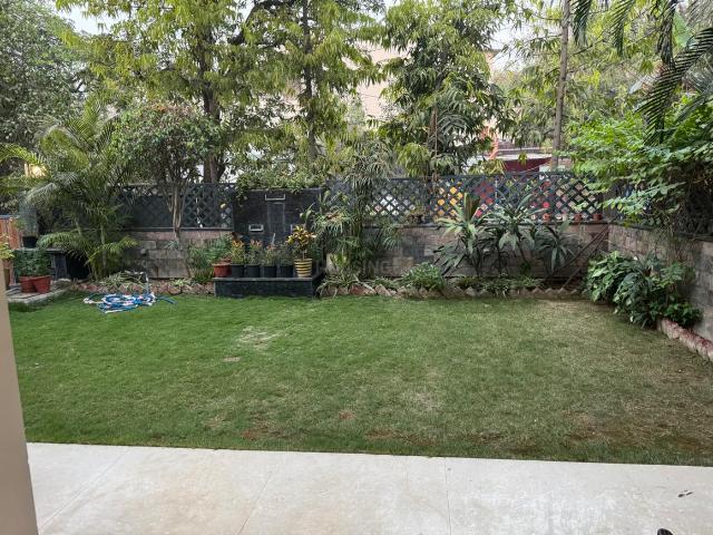 6 BHK Independent House in Maharani Bagh for resale New Delhi. The reference number is 16877130