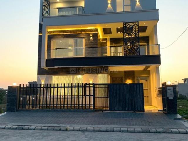 6 BHK Independent House in Mohali Village for resale Mohali. The reference number is 20802692