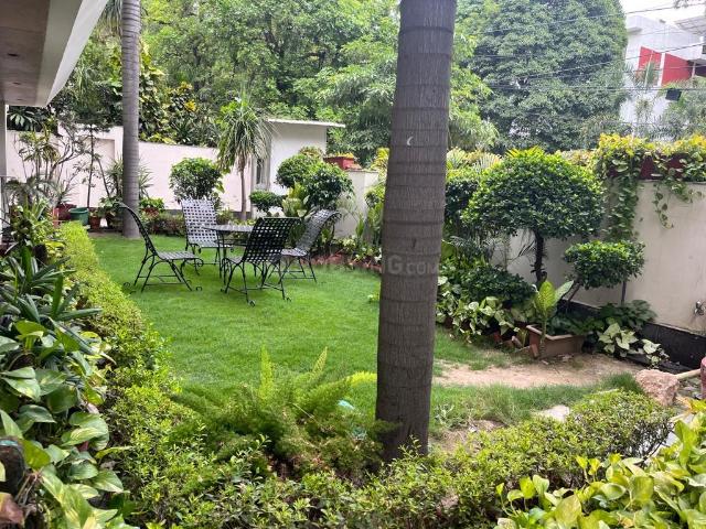 6 BHK Independent House in New Friends Colony for resale New Delhi. The reference number is 15455968
