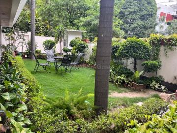 6 BHK Independent House in New Friends Colony for resale New Delhi. The reference number is 19898915